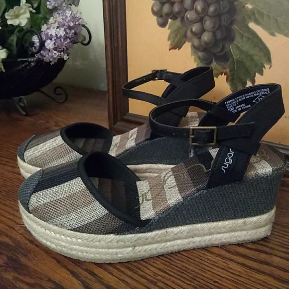 JHaus Shoes - 1 left Multi-colored burlap wedge espadrille